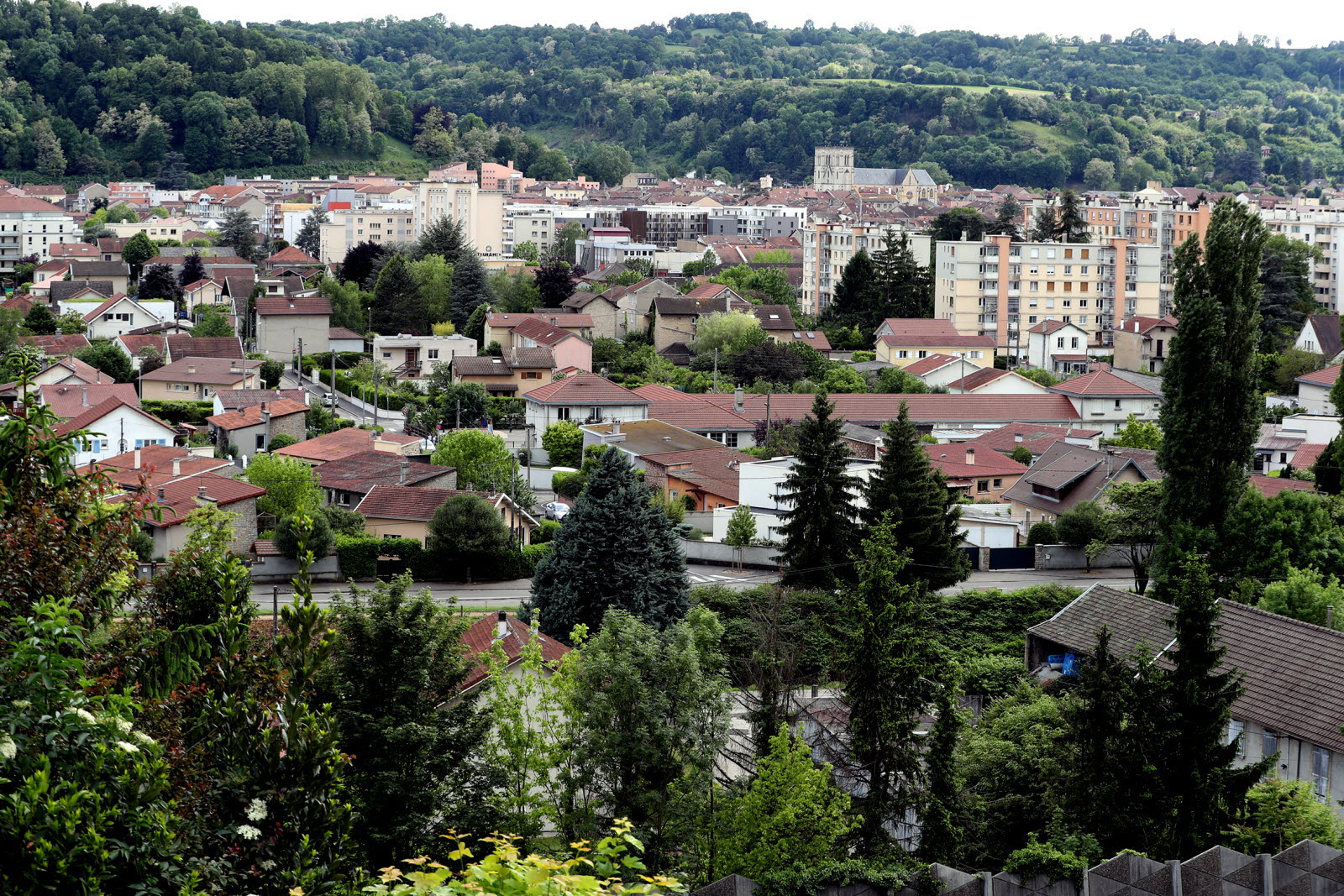 Location de monte-charges à Bourgoin-Jallieu : facilitez vos déménagements
